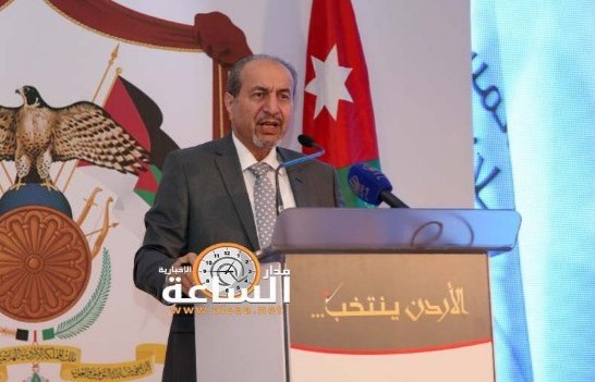 المومني يؤدي اليمين القانونية أمام الملك