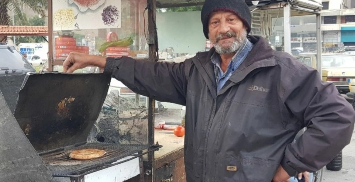 غضب من “تنمر” على بائع مسن