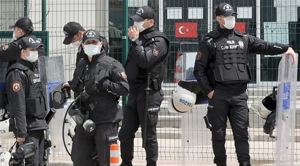 اعتقال 100 تركي لصلتهم بانقلاب 2016