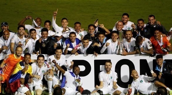 كومونيكاثيونيس يتوج بدوري الكونكاكاف للمرة الأولى