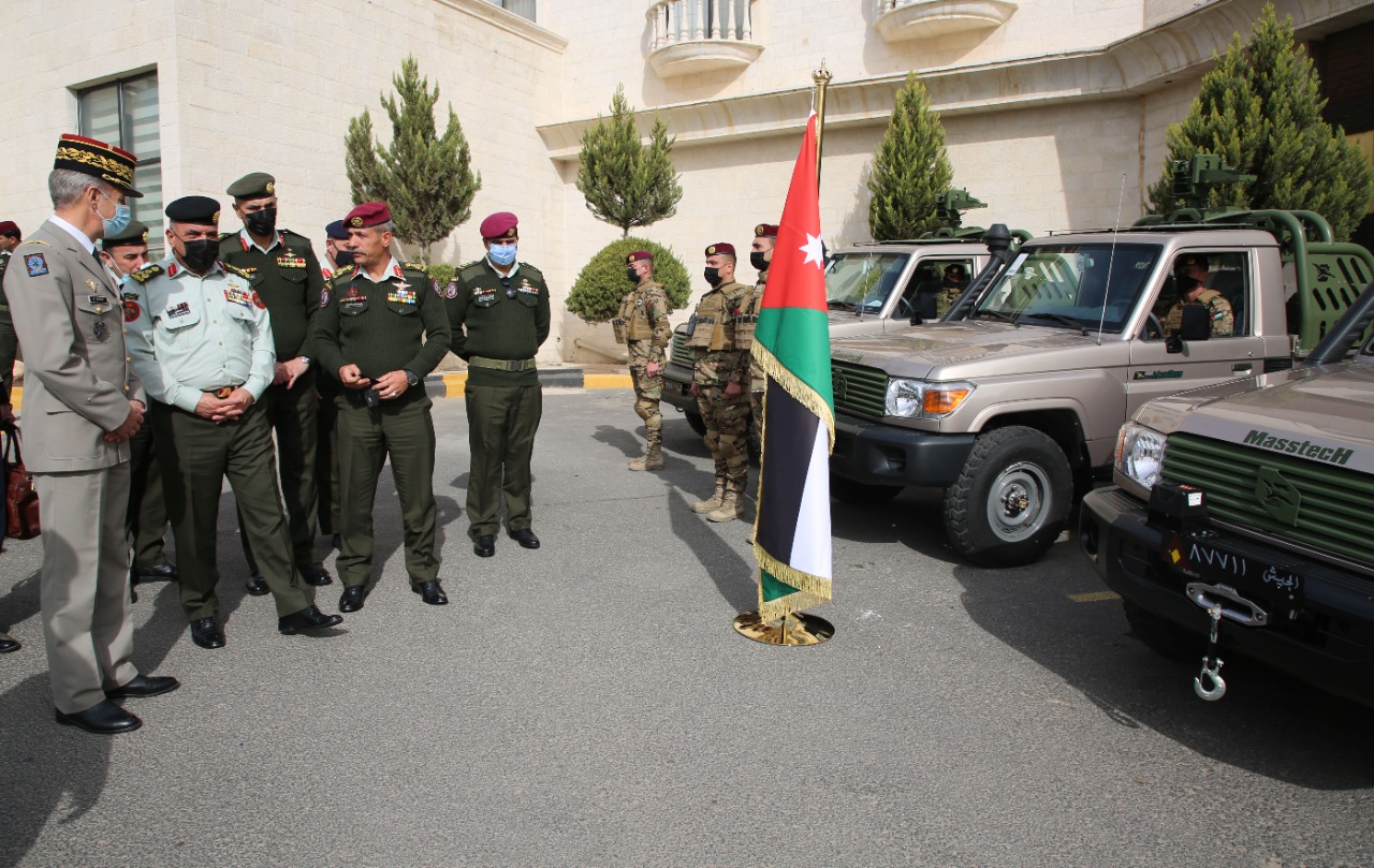 الجيش يتسلم آليات عسكرية من فرنسا