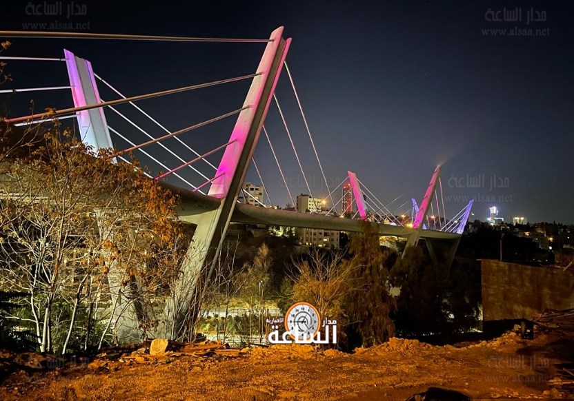 جسر عبدون باللون العنابي القطري (صور)