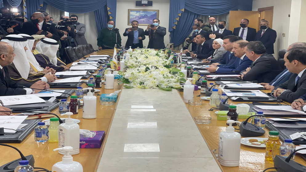 رئيس مجلس النواب يعقد اجتماعا مع