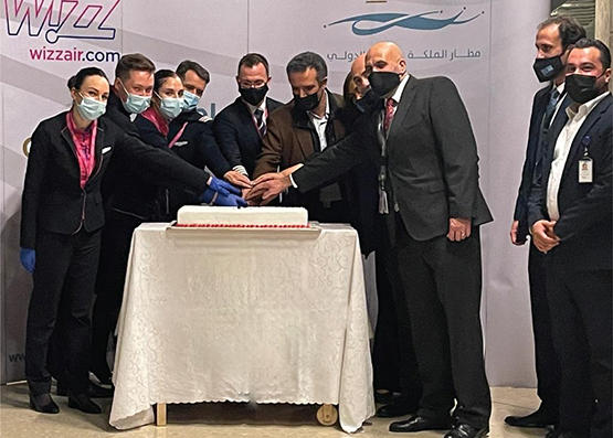 الملكة علياء يستقبل أولى رحلات طيران