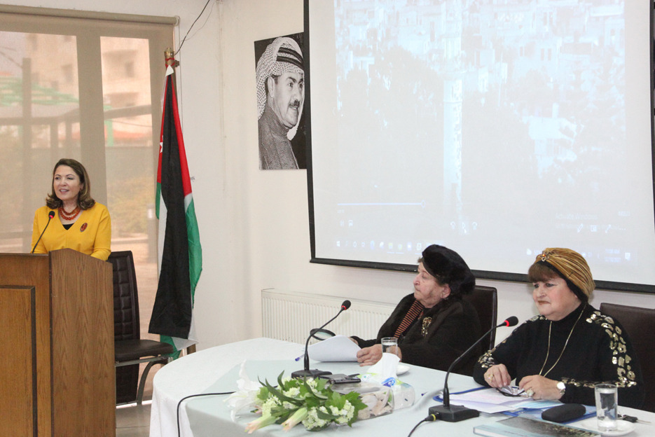 هيفاء البشير تروي سيرة المدن نابلس