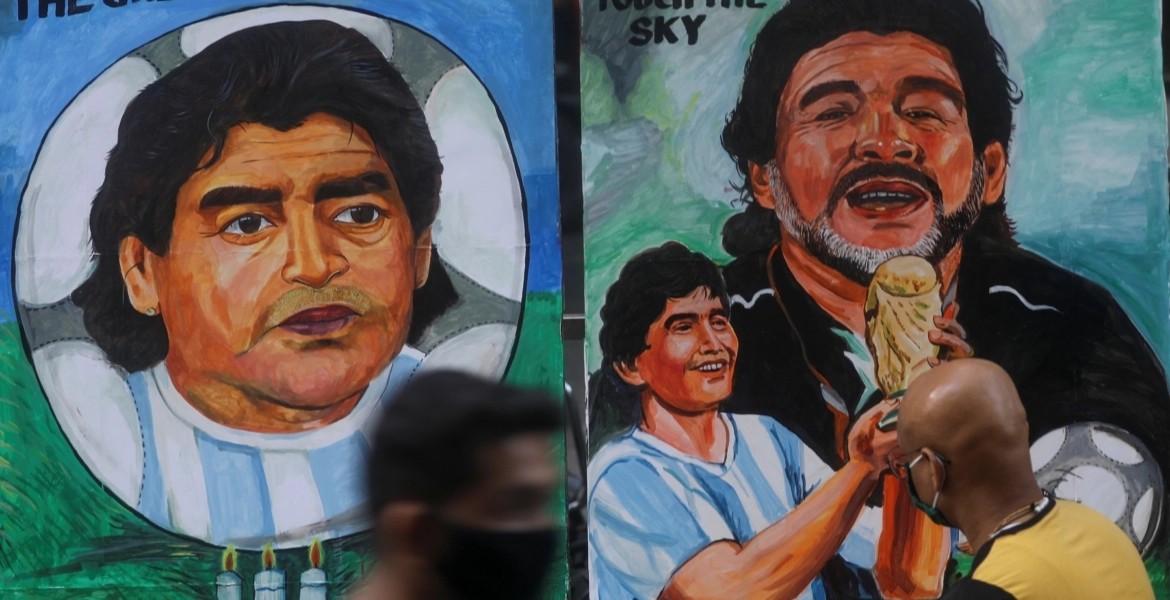 عائلة مارادونا تلجأ إلى مقتنياته للخروج