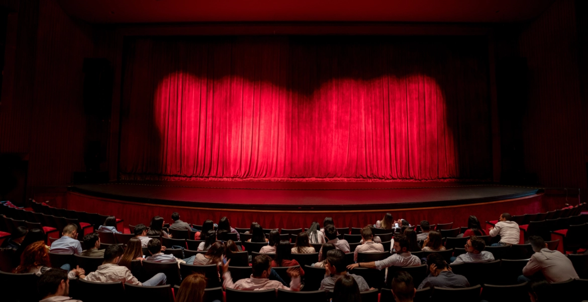 أفلام السينما بالإمارات بلا رقابة قرار