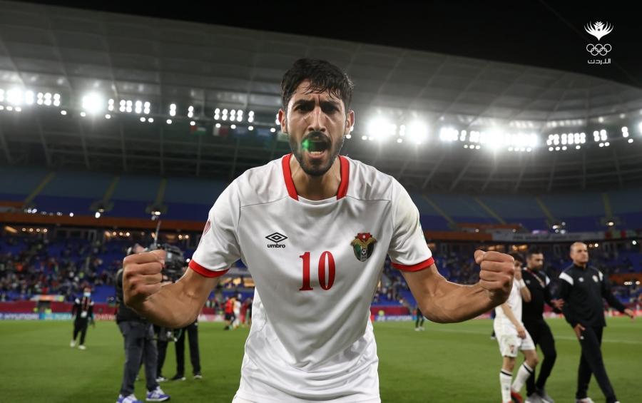 هل يحترف يزن النعيمات في الأهلي