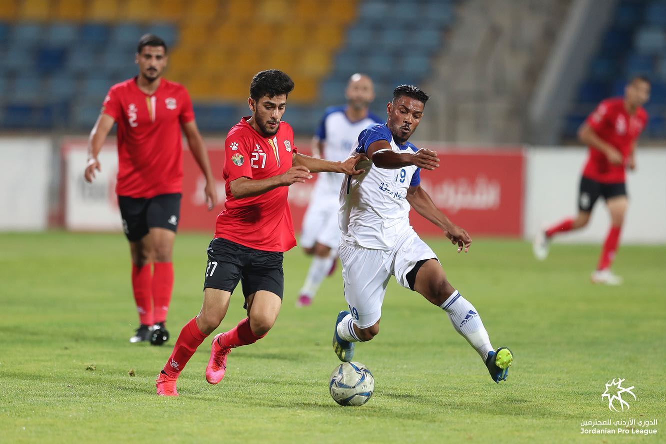 الجزيرة يجدد عقود لاعبيه