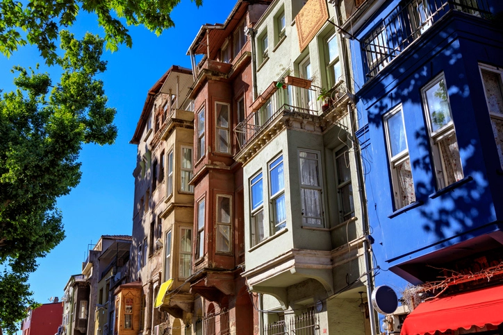 تركي أجّر منزله 3 غرف واسترده