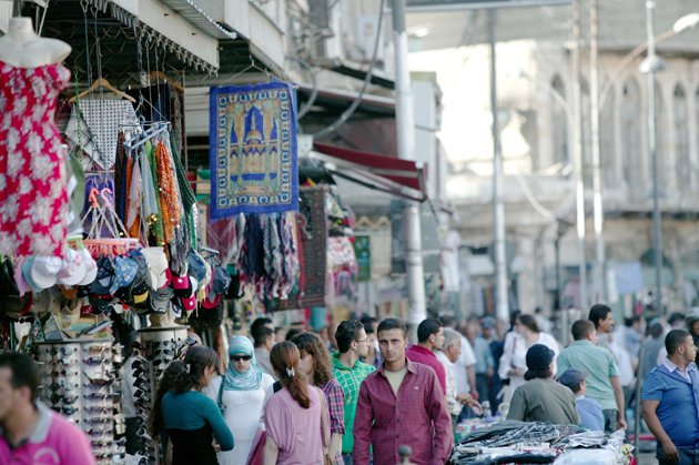 شحّ السيولة وضعف القوة الشرائية أبرز