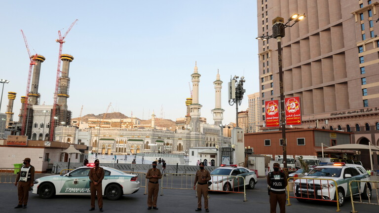 السعودية.. القبض على 3 أشخاص بعد