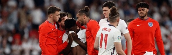 وزيرة داخلية بريطانيا تتوعد مرتكبي الإساءات