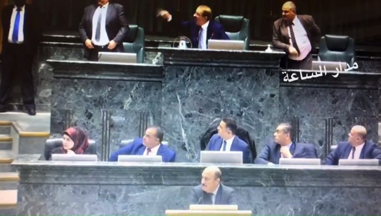 الدغمي غاضبا من نائب: أنت بتصب