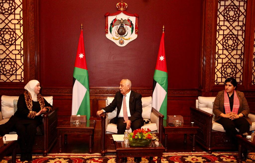 العيسوي يلتقي وفدا من سيدات إقليم