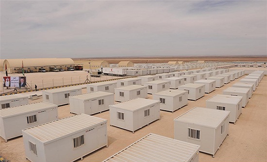 تسليم مستلزمات الشتاء للاجئين السوريين في