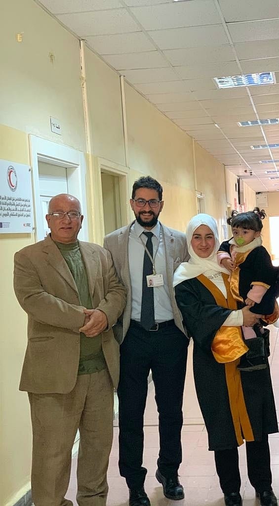 ساره حسن نزال.. مبروك الماجستير