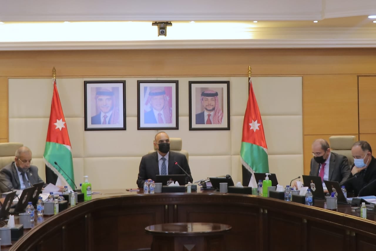 الحكومة: تمديد إعفاءات الشقق والأراضي من