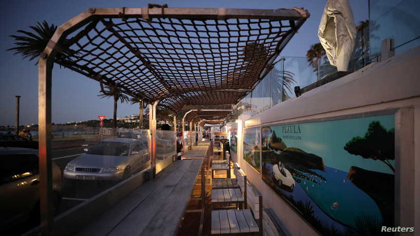 بعد تسونامي إصابات كورونا.. احتفالات باهتة