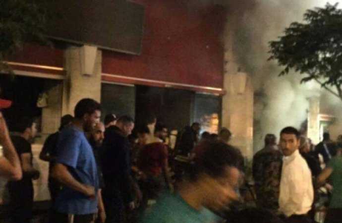 إصابتان بحريق مطعم في الزرقاء