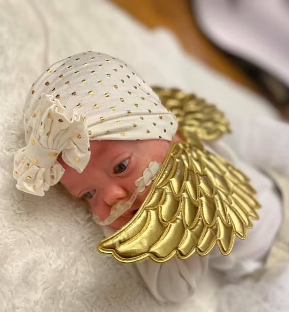 امرأة برحمين تلد طفلة بصحة جيدة