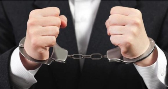 توقيف صاحب مختبر لاستخراجه فحوصات بي