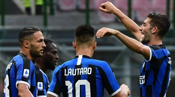 إنتر ميلان يدخل 2022 بقوة دفع