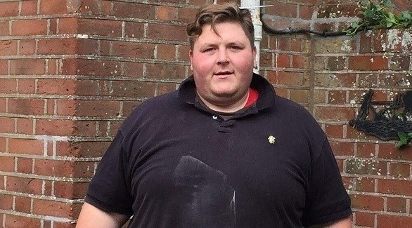 يخسر 130 كيلو ليتمكن من حضور