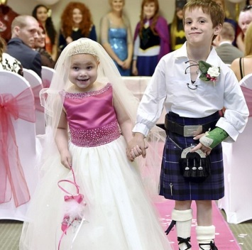 حفل زفاف لطفلة مصابة بالسرطان