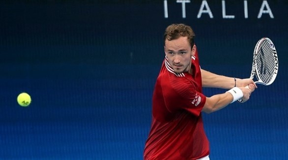 هزيمة ميدفيديف في كأس محترفي التنس