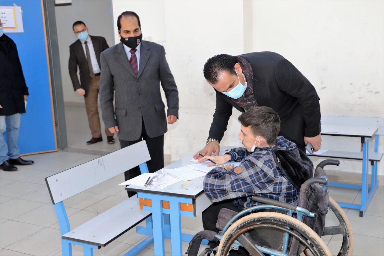 العجارمة يتفقد سير الامتحانات التكميلي للطلبة