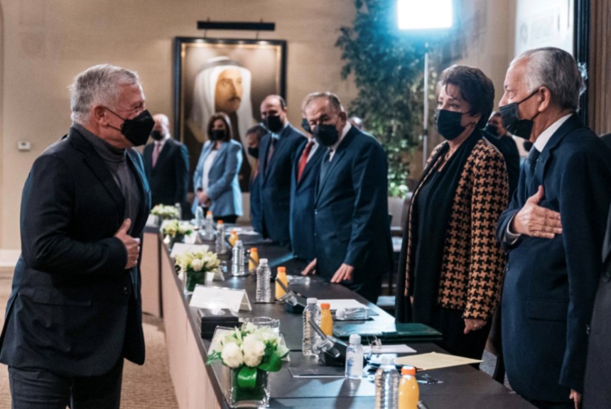 الملك: ثمة أطراف (صور)