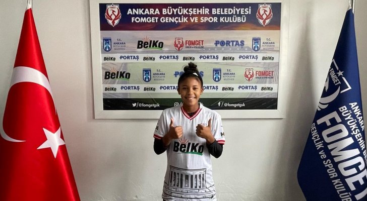 الجماعين.. أردنية تحترف مع نادي فومجيت