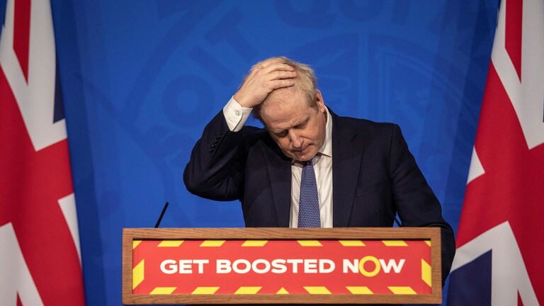 جونسون يعلن إلغاء فحص PCR قبل