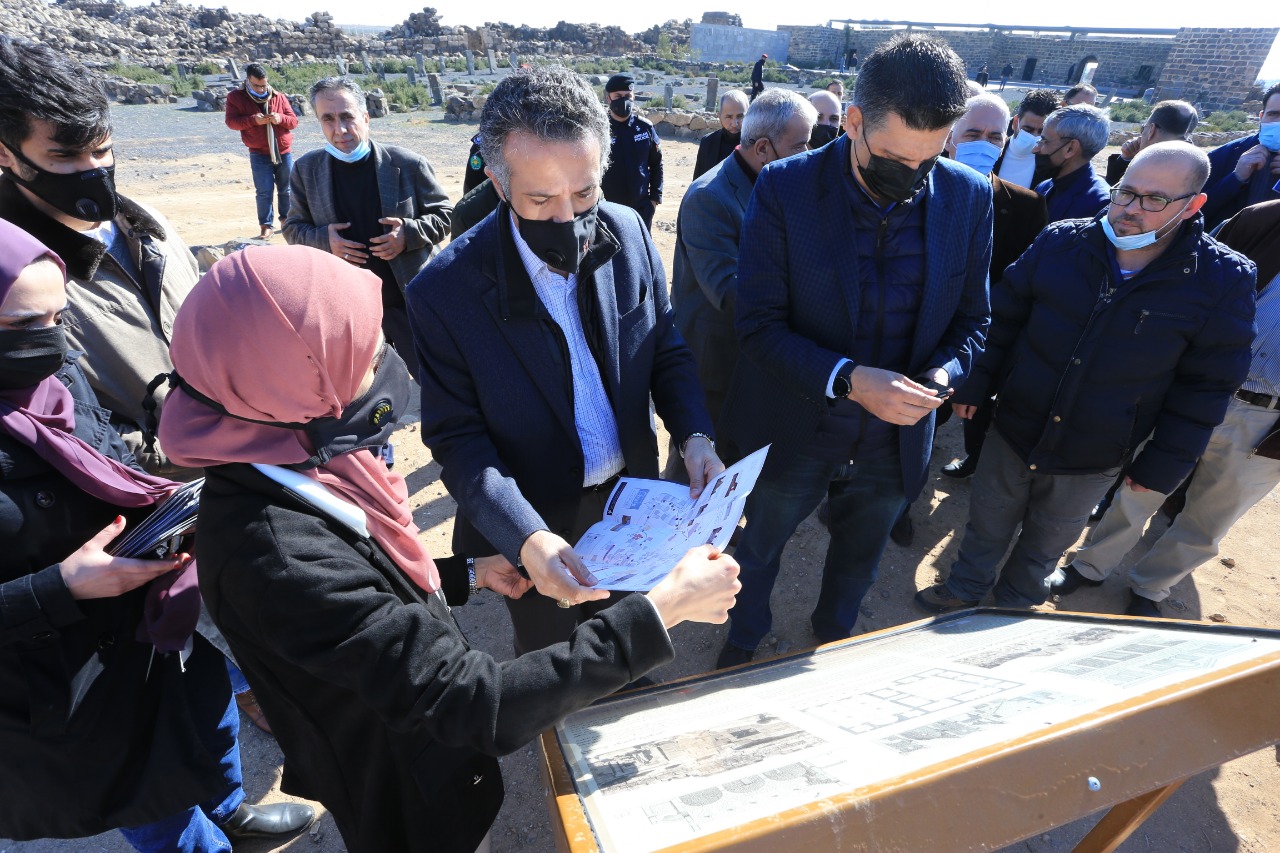 وزير السياحة والآثار يتفقد المواقع الأثرية