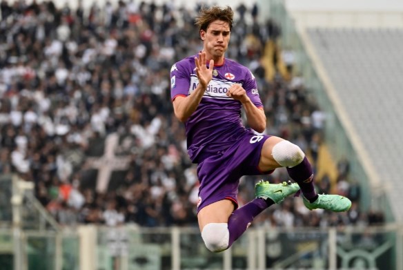 آرسنال يتصدر السباق لضم هداف الدوري