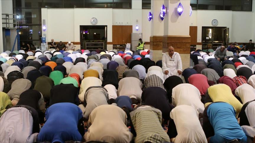 مساجد الأردن تفيض بالمصلين إحياء لـ