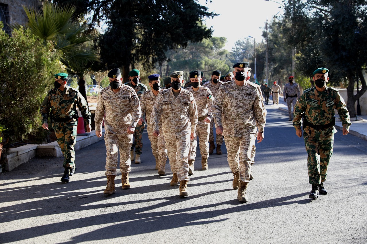 الحنيطي يزور قيادة الحرس الملكي الخاص