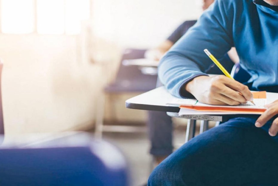 44244 طالبا وطالبة «توجيهي» يتقدّمون لامتحان