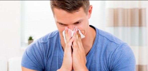 إلى كم شخص ينتقل أوميكرون بعطسة