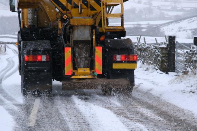 الاشغال: رش «الملح» فوق الطرق الجبلية