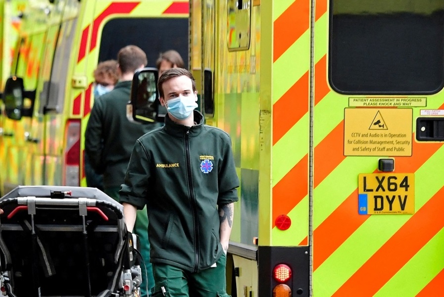 تحذيرات الى الأمهات.. أوميكرون يستهدف الأطفال