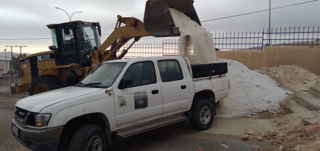 وزير الأشغال يوجه بنثر الملح على
