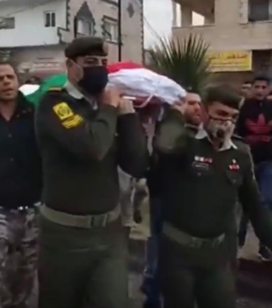 الأردنيون يشيعون جثمان الشهيد النقيب الخضيرات