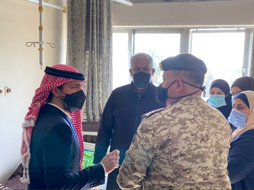ولي العهد يزور دير السعنة لتعزية