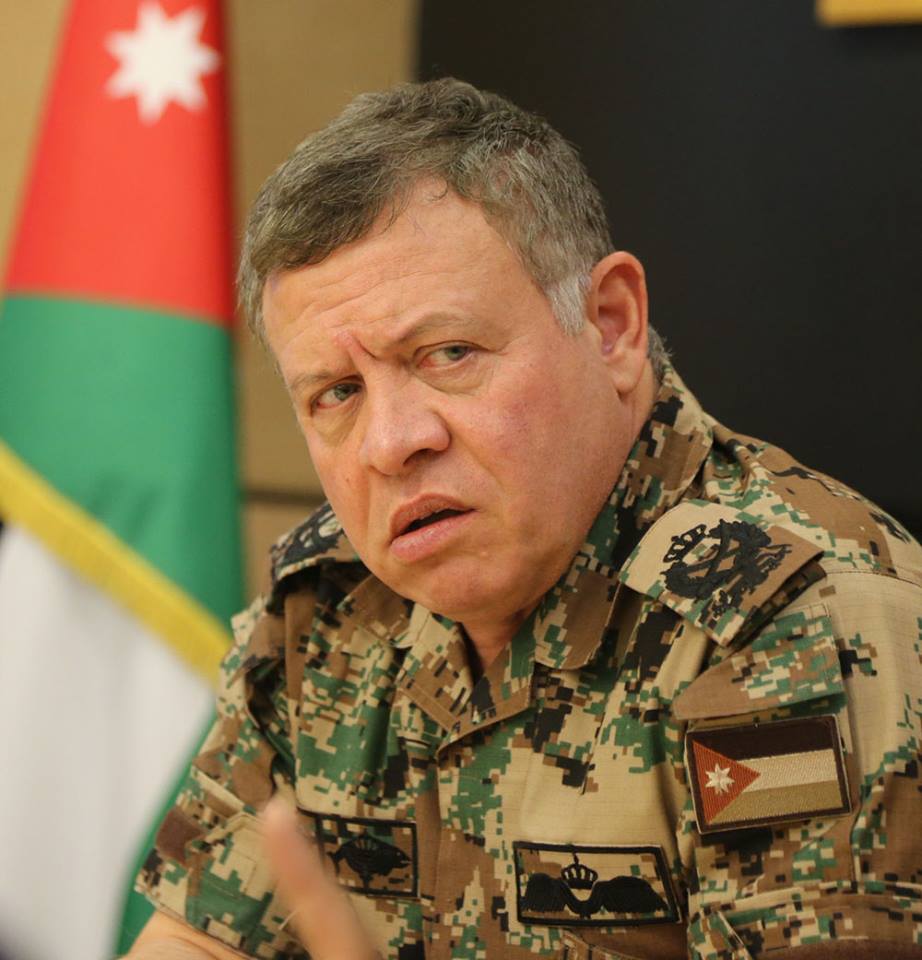 الملك: سنرد بقوة على كل من