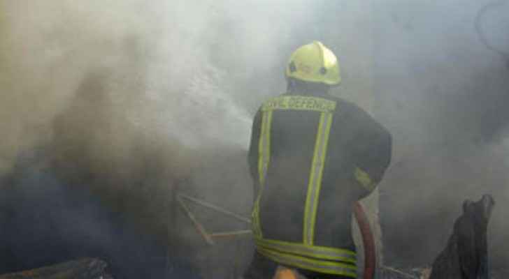 حريق بساحة تخزين مركبات في الزرقاء