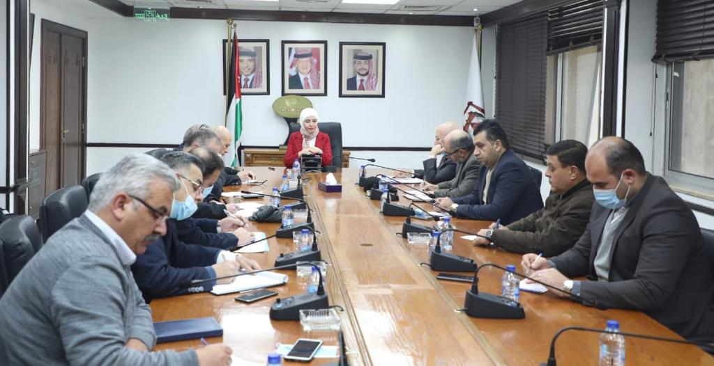 اللجنة المشتركة بين وزارة الصناعة وتجارة عمان تبحث قضايا القطاع التجاري