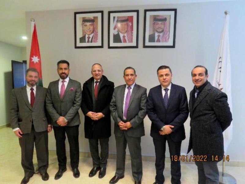 وفد من جامعة عمان الأهلية يزور