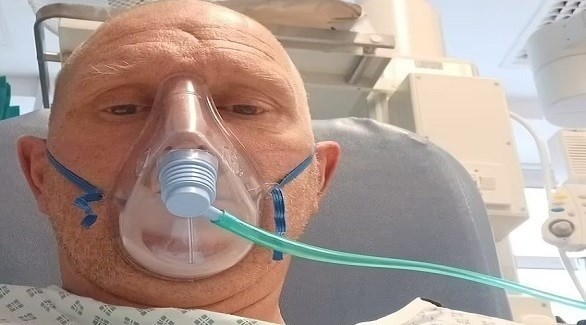 يحتفل بنجاته من الموت بأعجوبة بأخذ